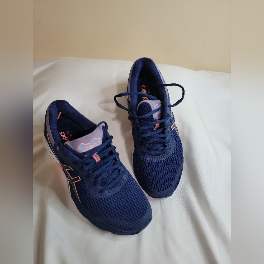 Aasics womans shoes